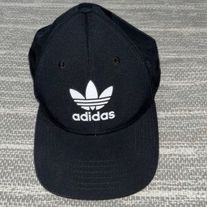 Women’s Adidas hat like new worn once